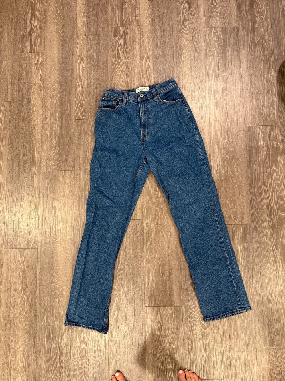 Abercrombie & Fitch Straight-Leg Women's Jeans in Dark Blue Wash